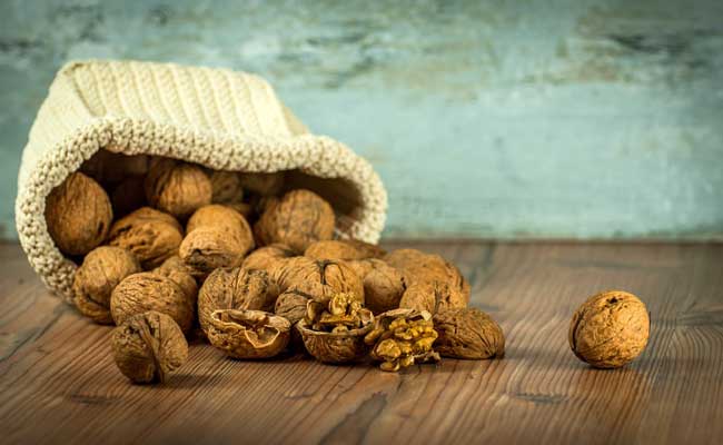 Shelling Out The Facts About Nuts  