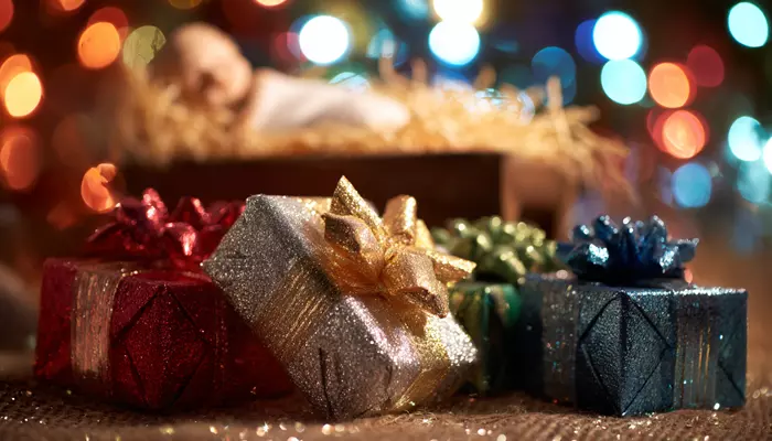 4 Gifts to Put CHRIST Back in Christmas